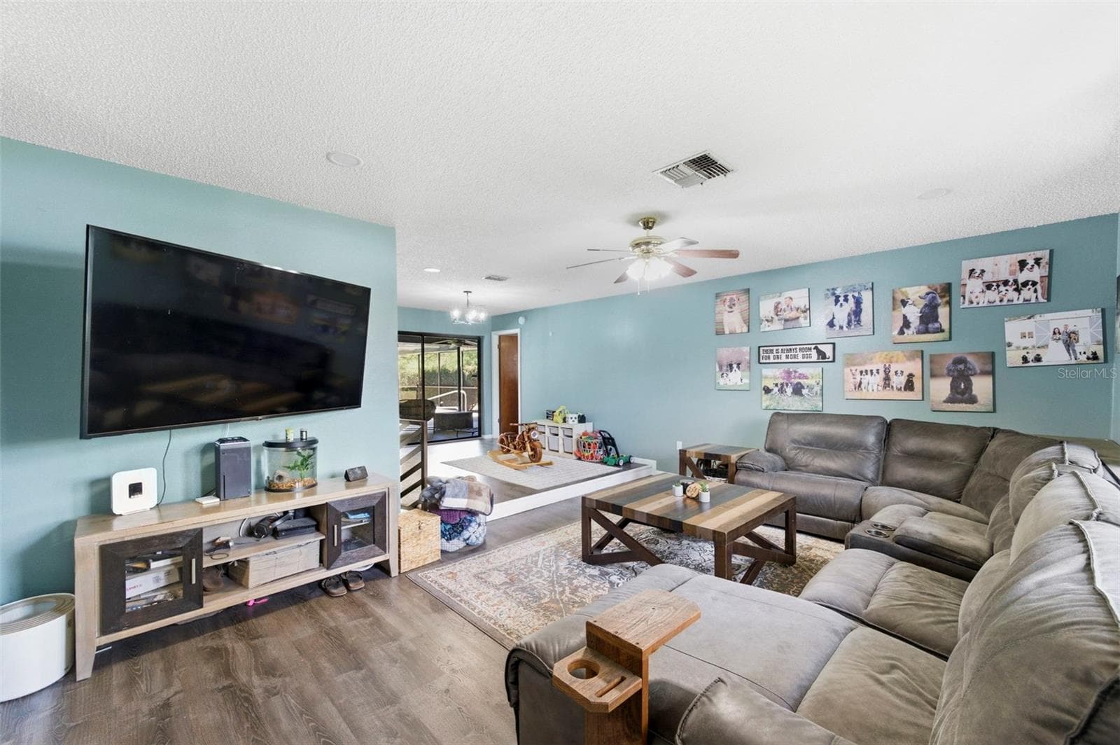 7377 Skylark Dr photo 2