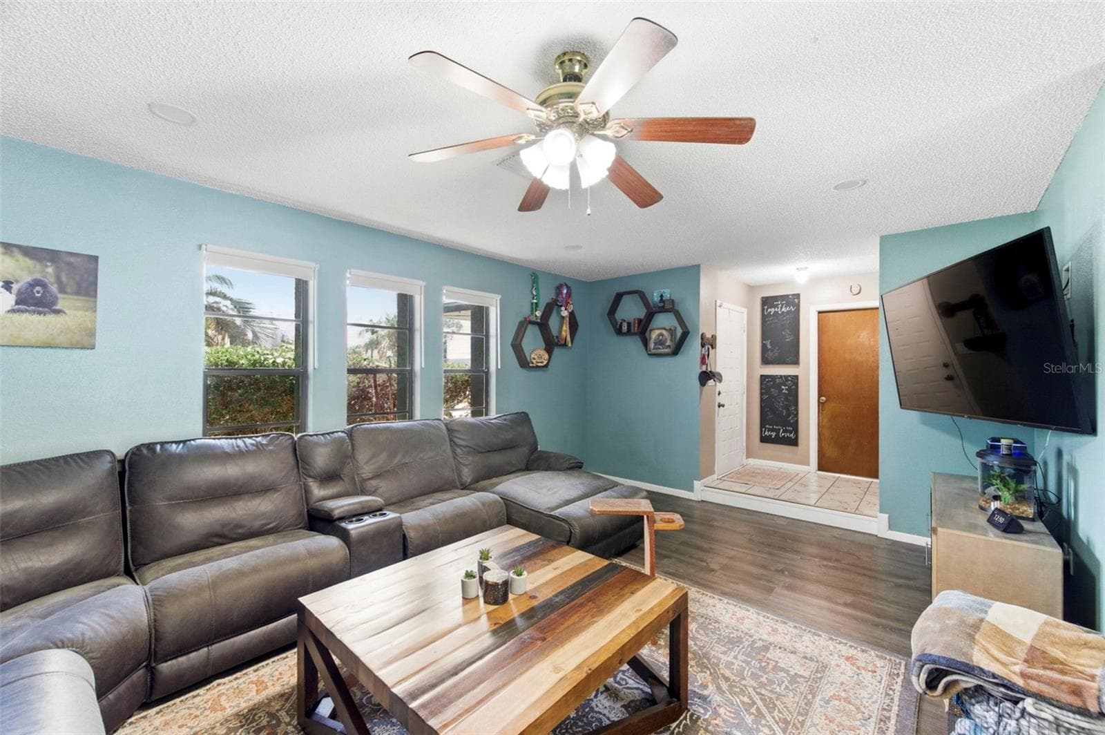 7377 Skylark Dr photo 3
