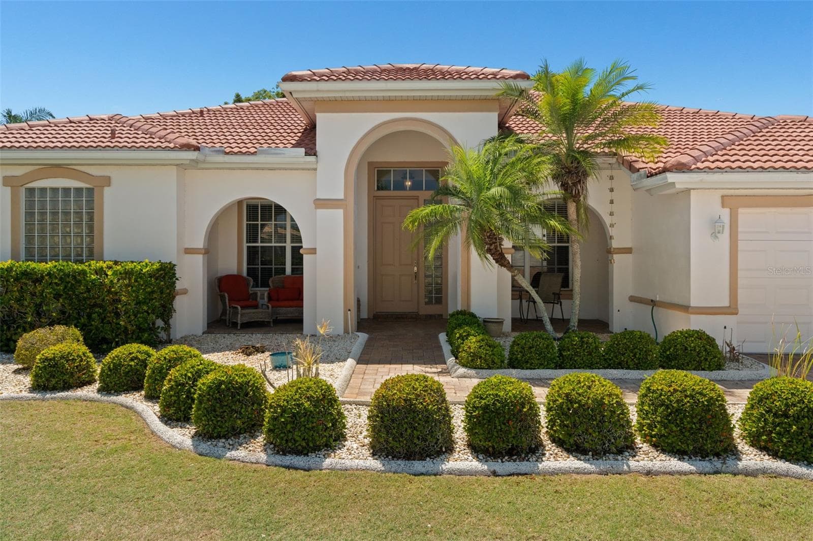 1134 Signature Dr photo 3