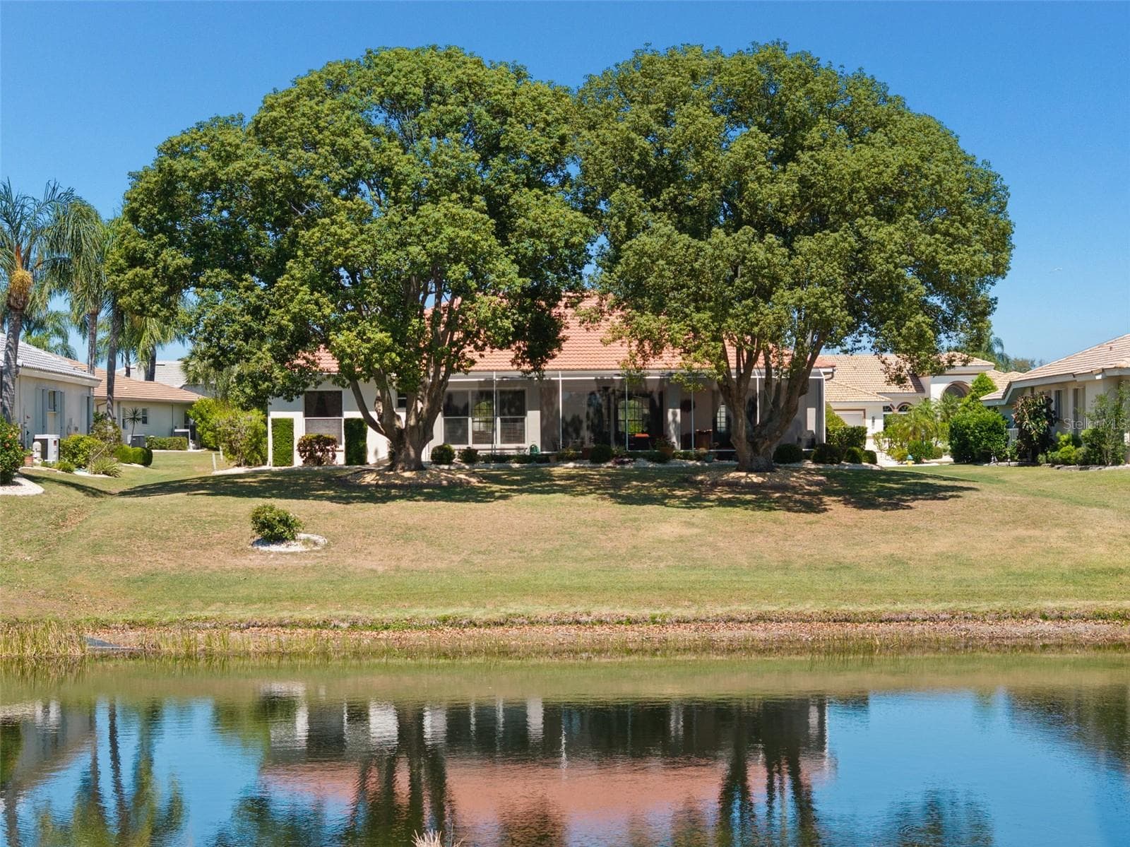 1134 Signature Dr photo 4