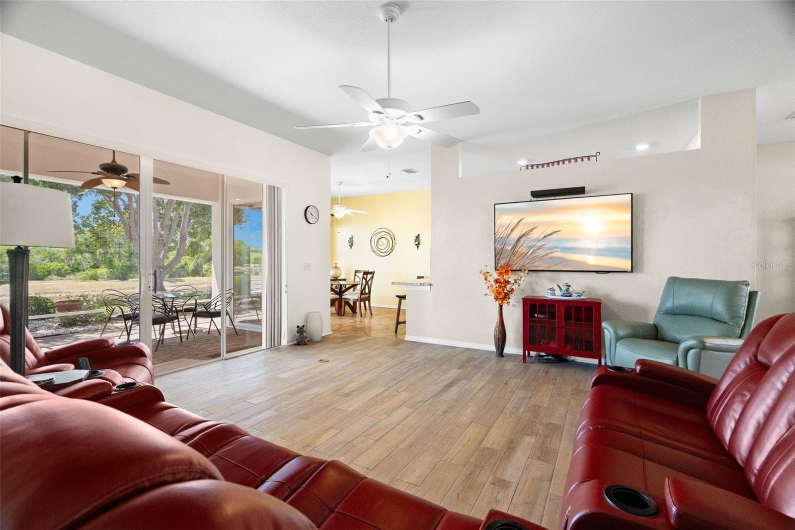 1134 Signature Dr photo 5