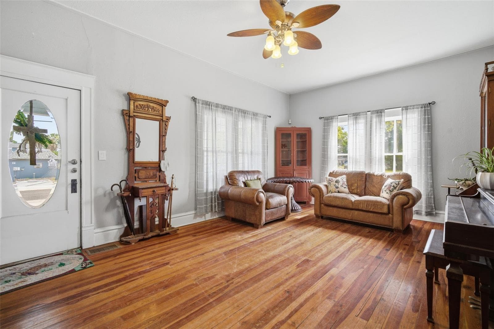 1201 W Reynolds St photo 3