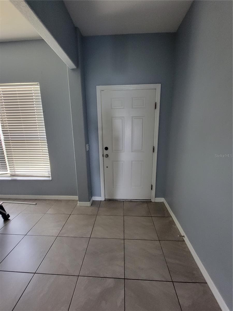 2734 Rochelle Dr photo 2