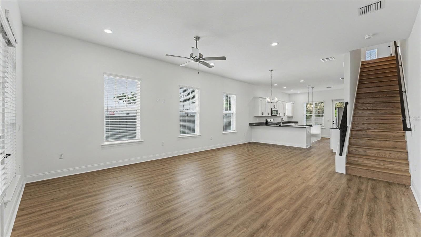 1031 E Lime St photo 4