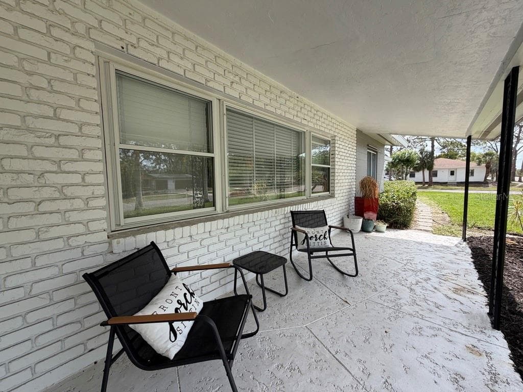 361 Scott Ave photo 4