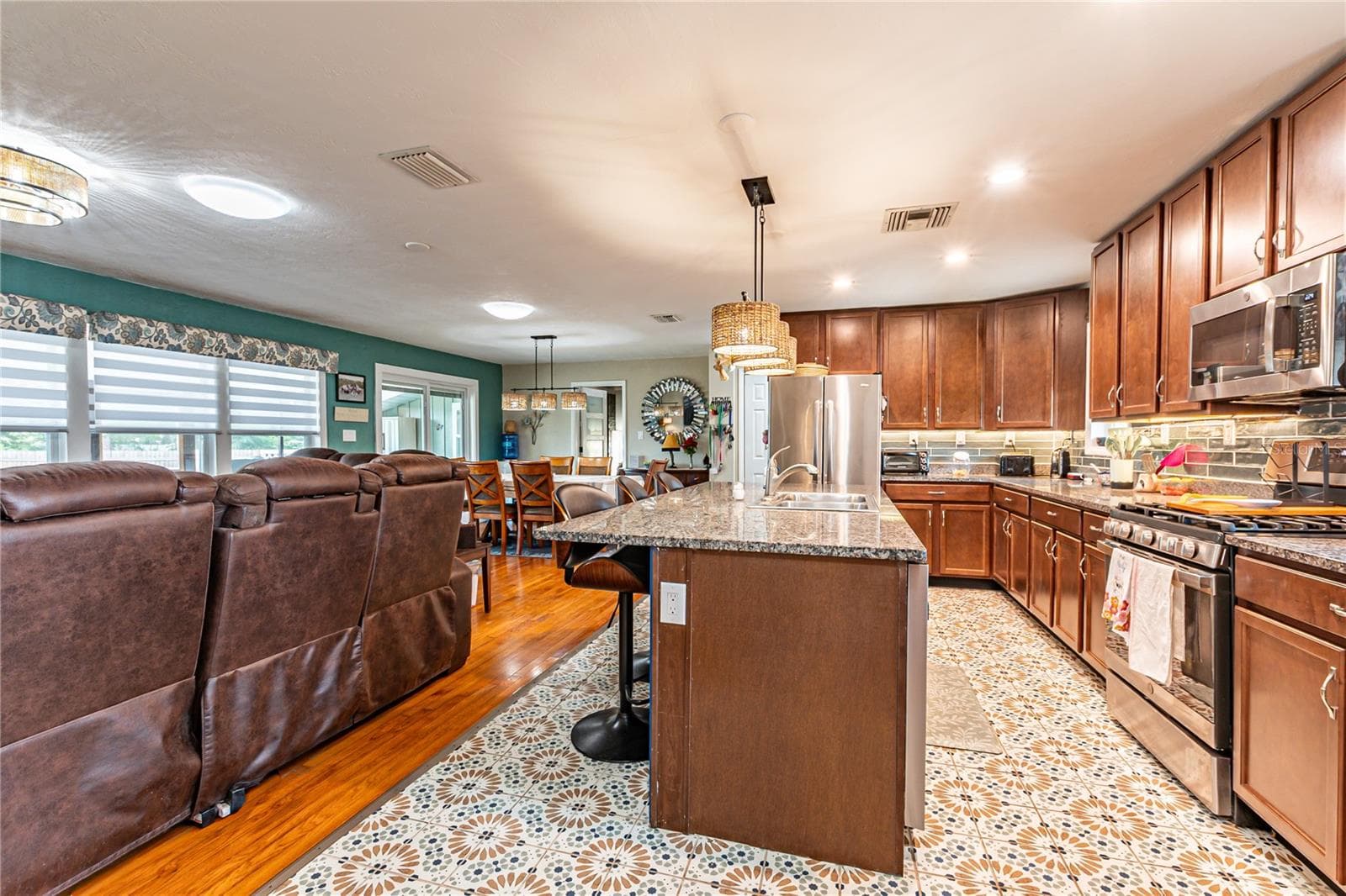5233 Hill Dr photo 3
