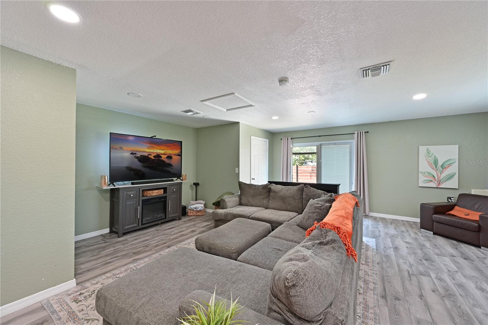 1423 12th Ave W photo 4