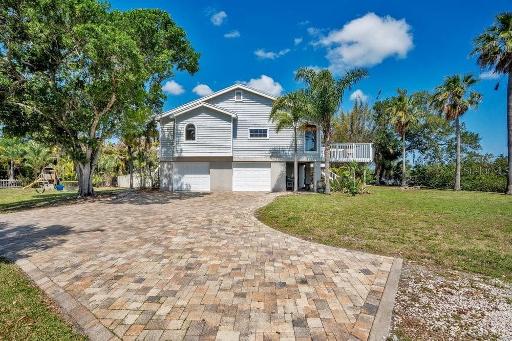 3858 Shore Blvd photo 2