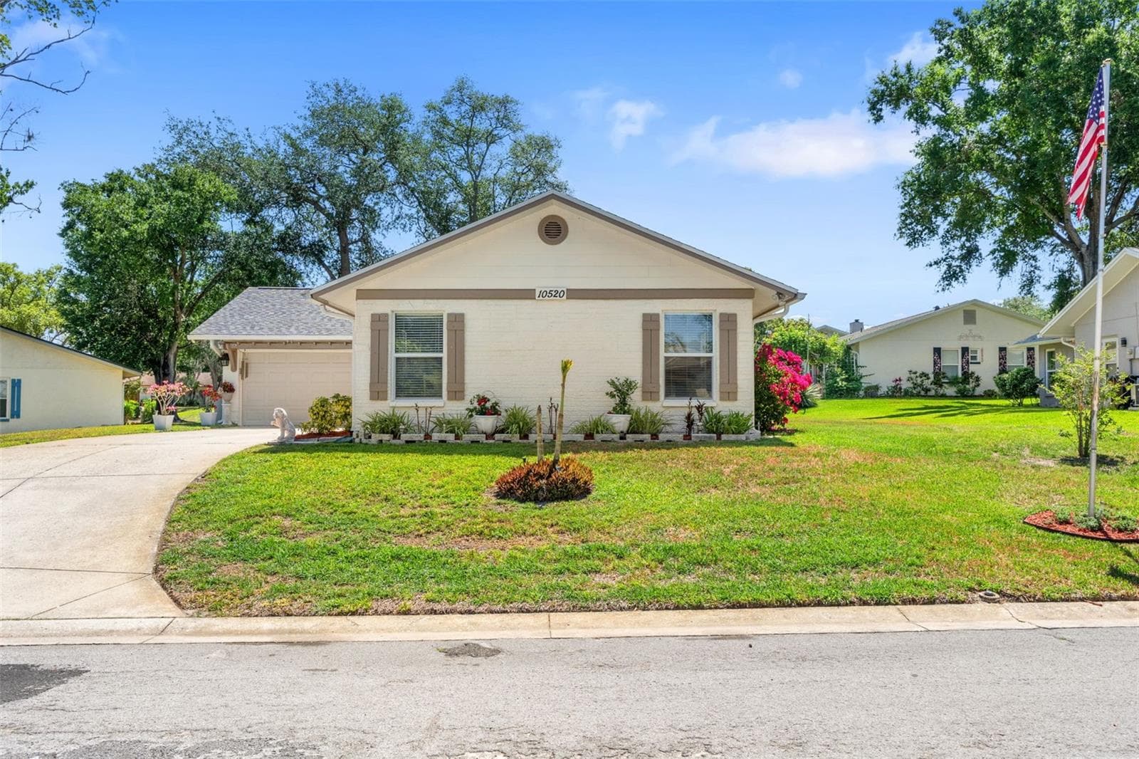10520 Springwood Dr photo 2