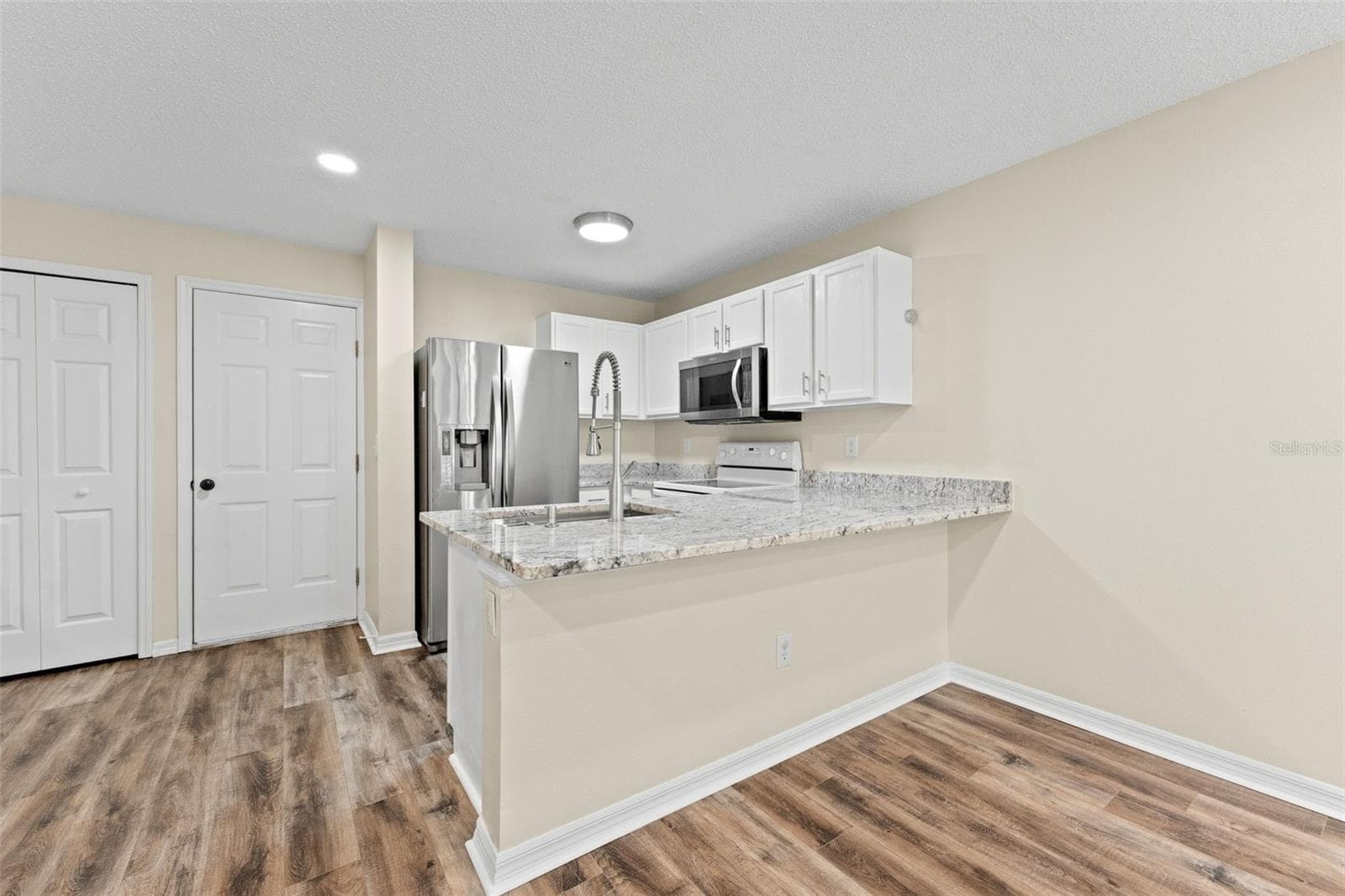 8421 Edgewater Place Blvd photo 3