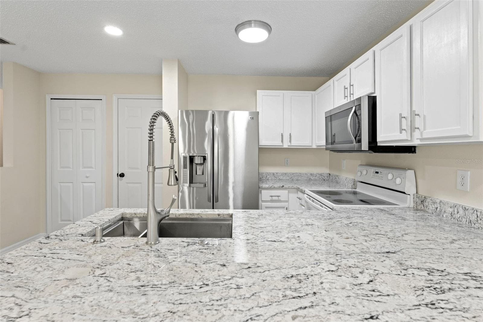 8421 Edgewater Place Blvd photo 4