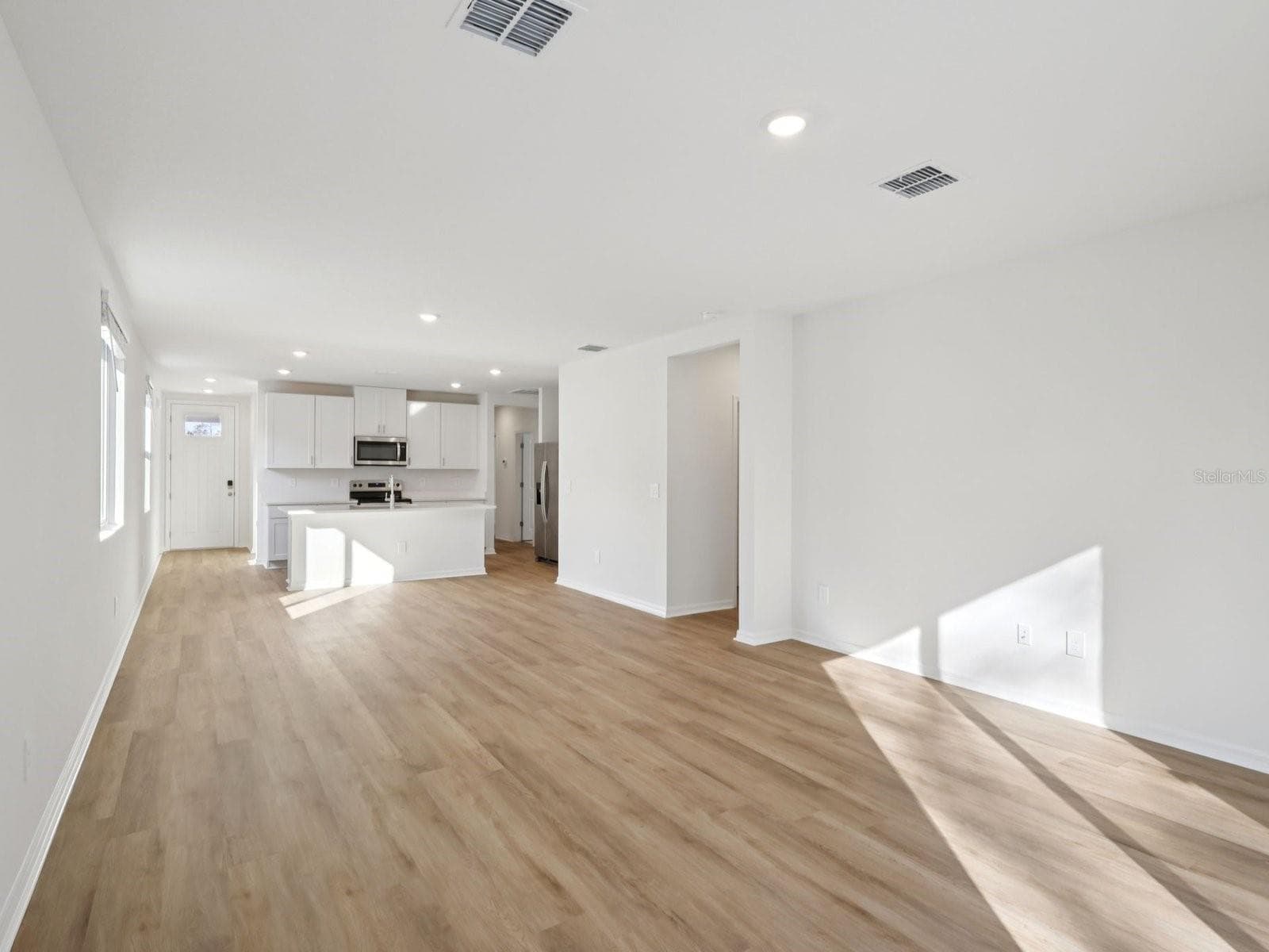13518 Shellmore Ave photo 3
