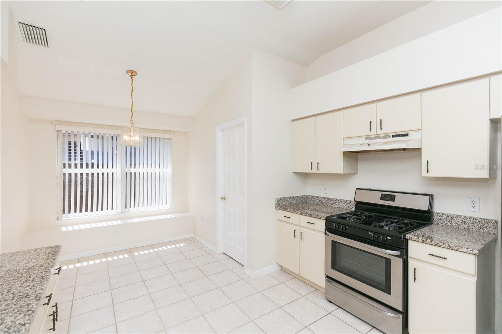 22704 Roderick Dr photo 4