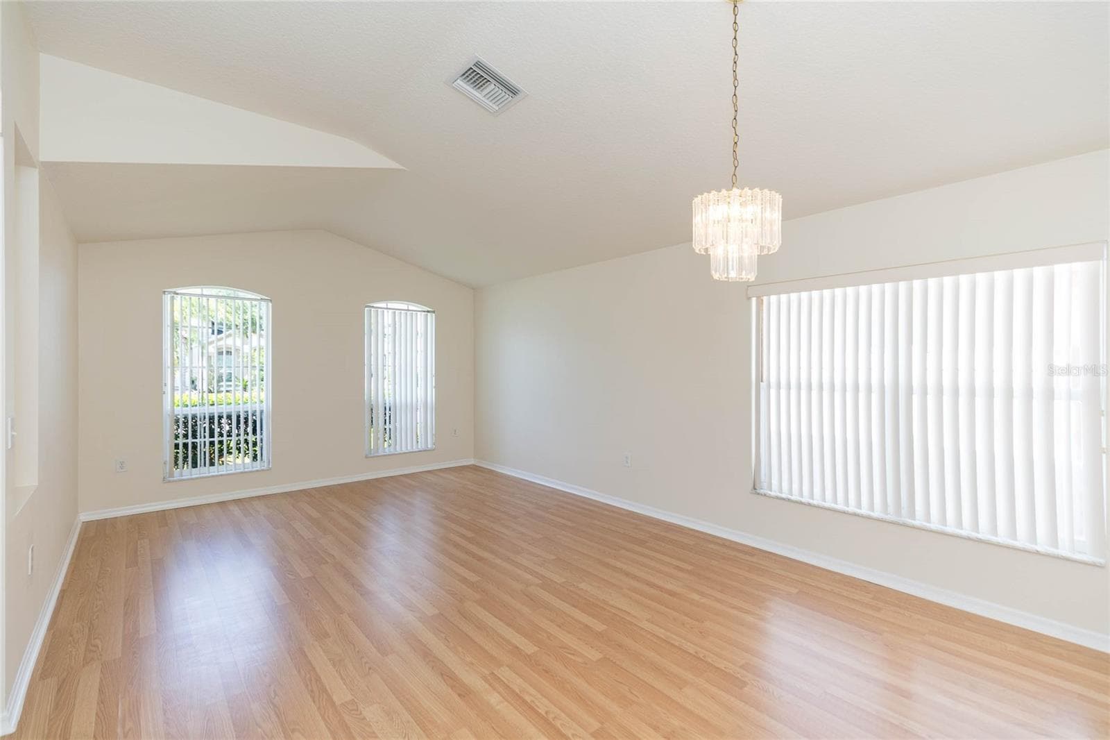 22704 Roderick Dr photo 5