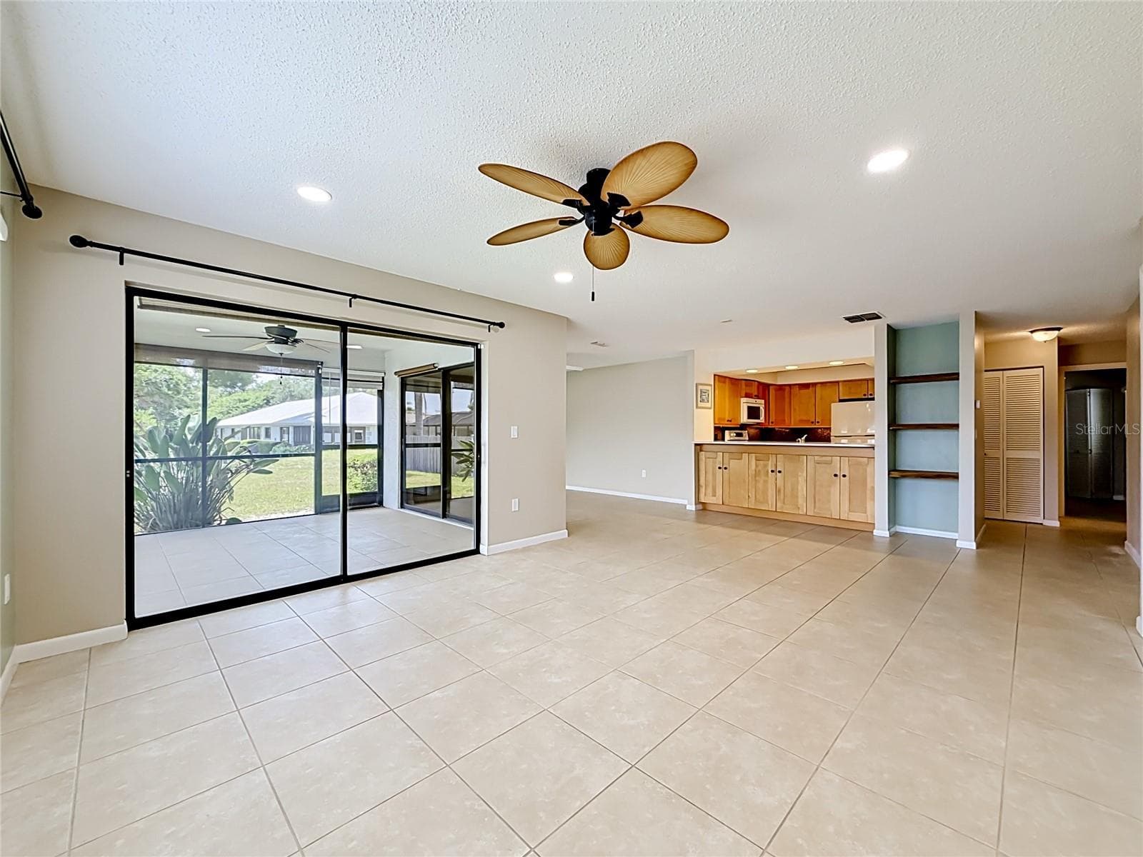 2733 Countryside Blvd #105 photo 2