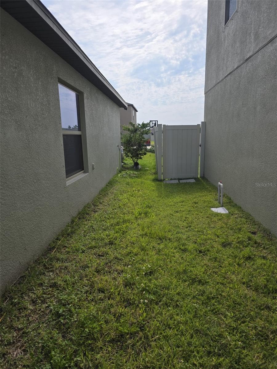5104 Dandelion St photo 3