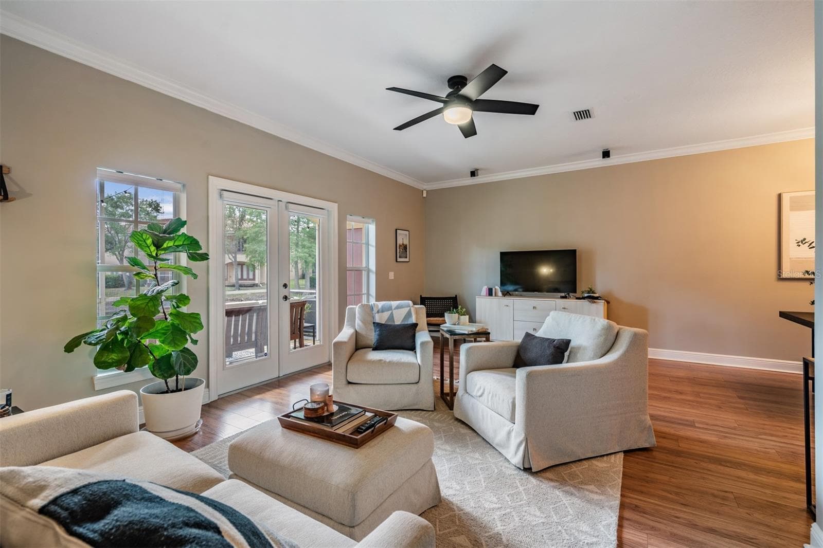 415 Barcelona Dr photo 5