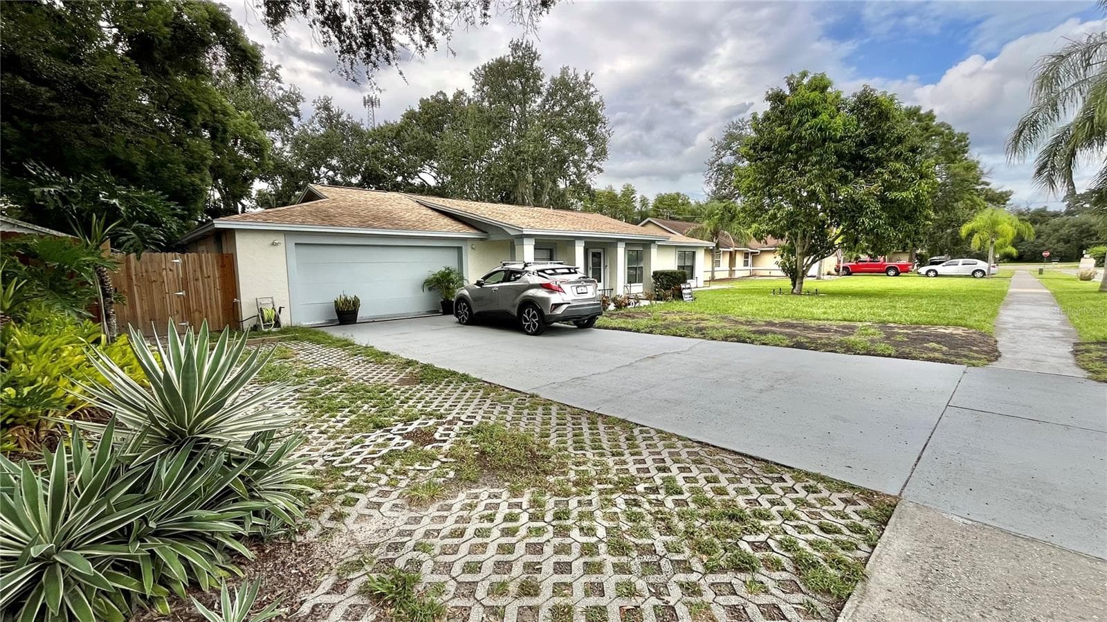14216 Briarthorn Dr photo 4