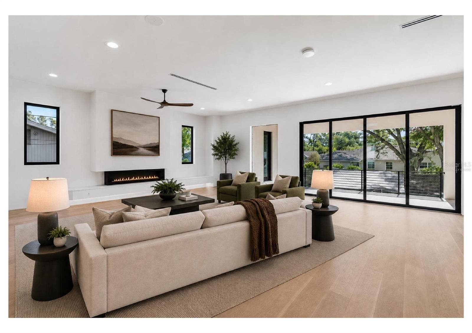 206 S Treasure Dr photo 3
