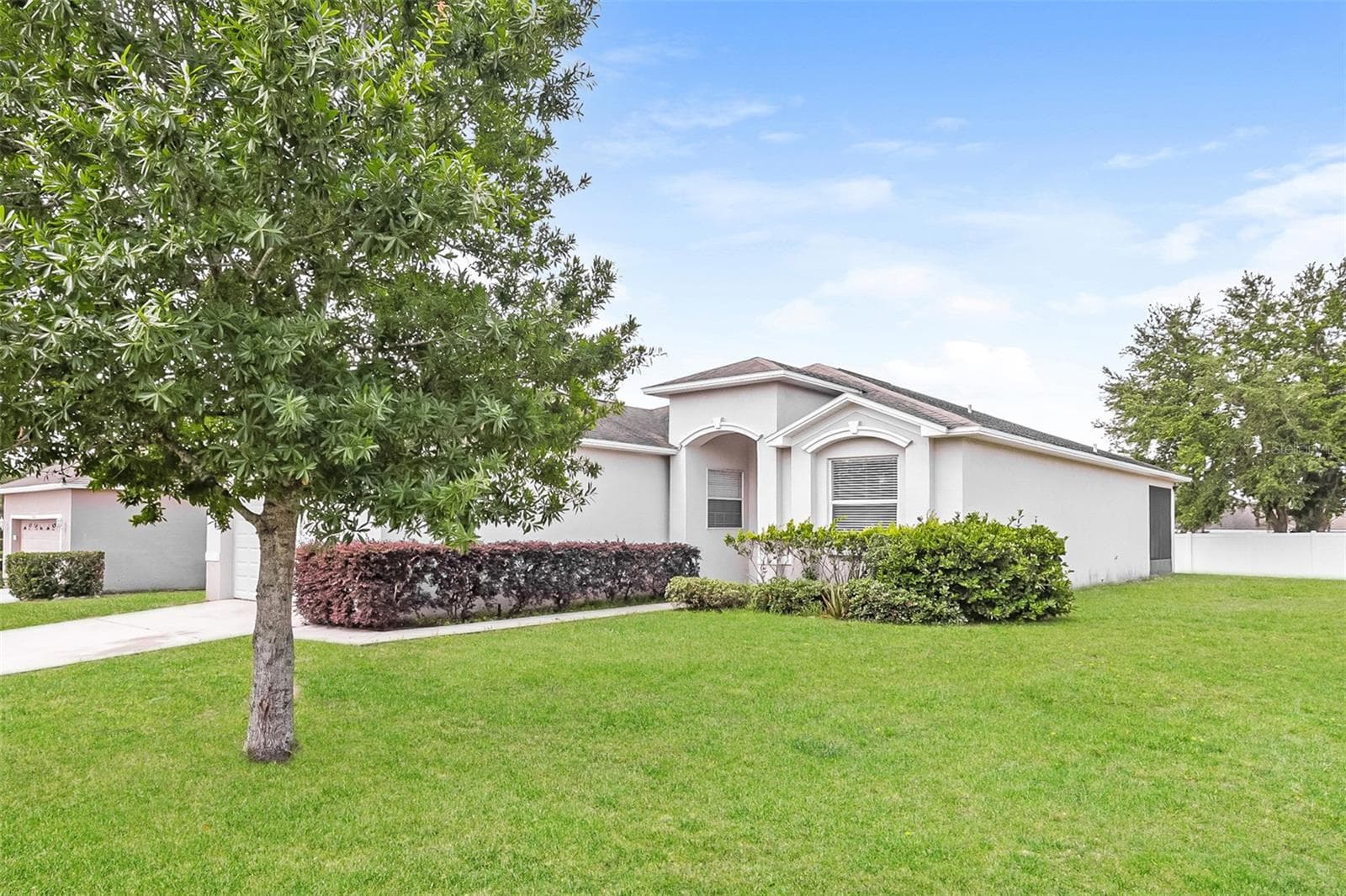 8130 Woodvine Cir photo 2