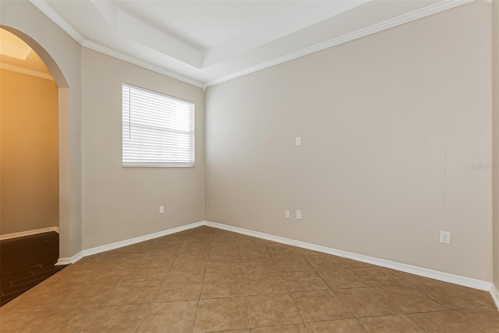 8130 Woodvine Cir photo 4