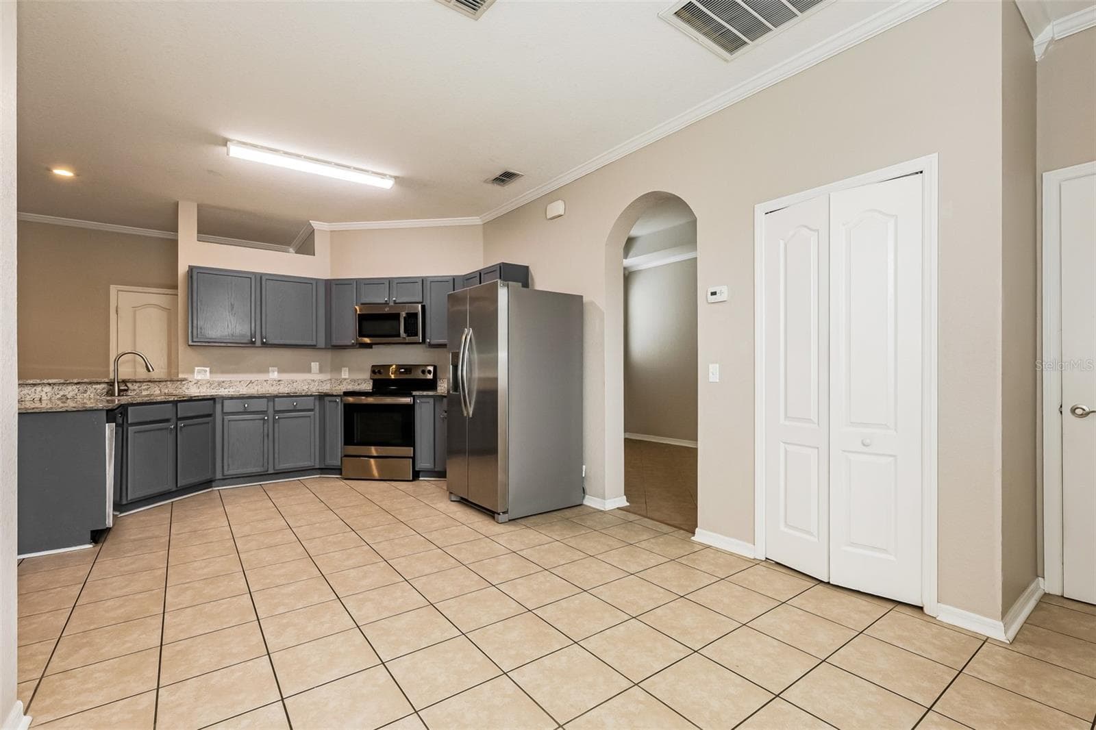 8130 Woodvine Cir photo 5