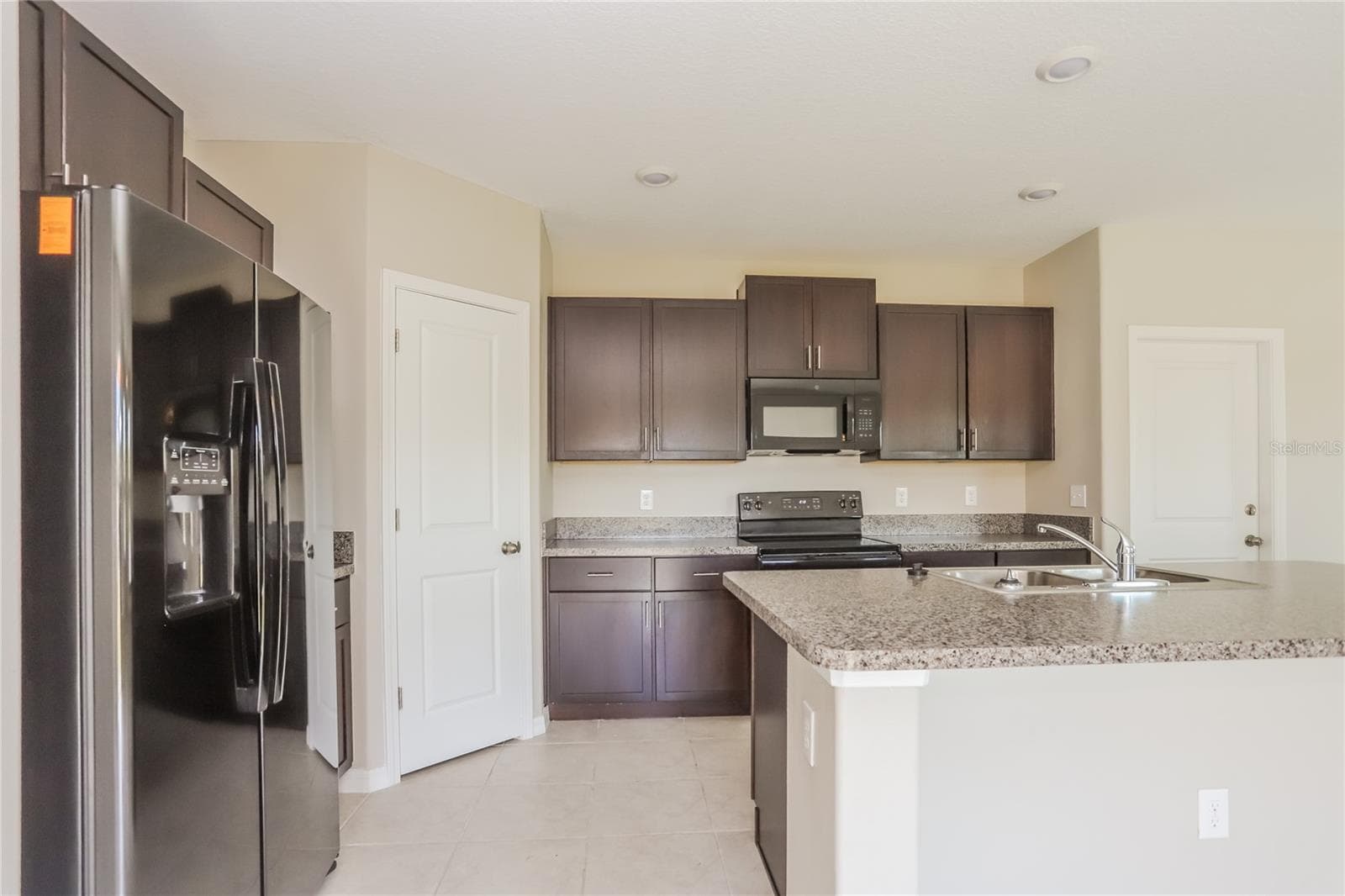 15519 Wicked Strong St photo 4