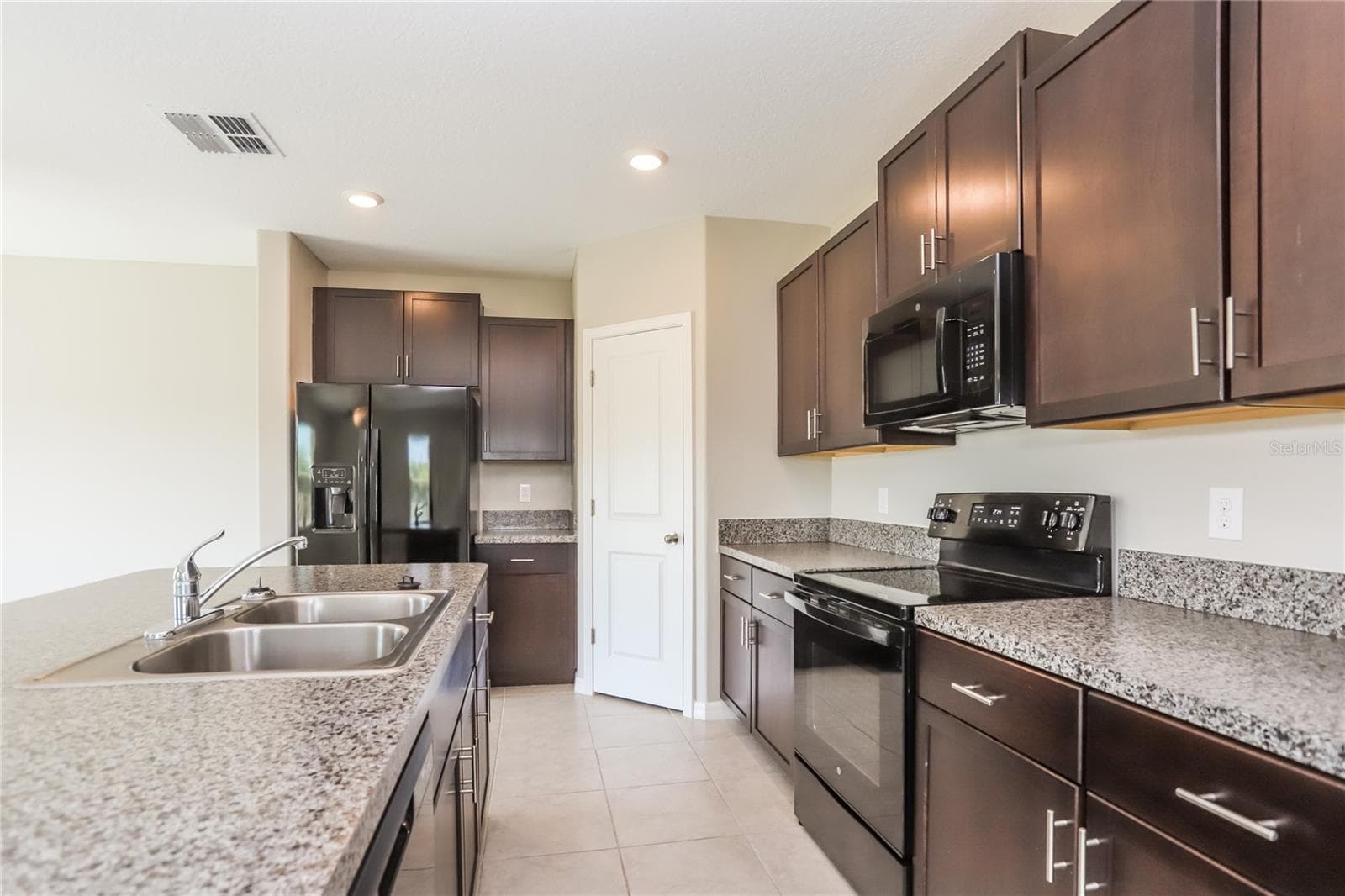 15519 Wicked Strong St photo 5
