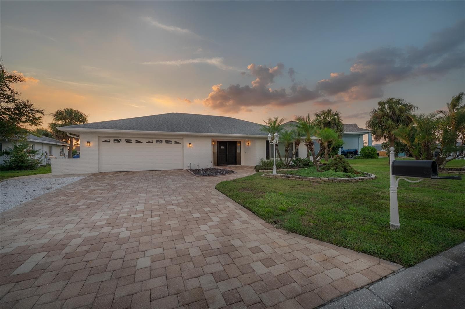 6322 Cottonwood Ln photo 2
