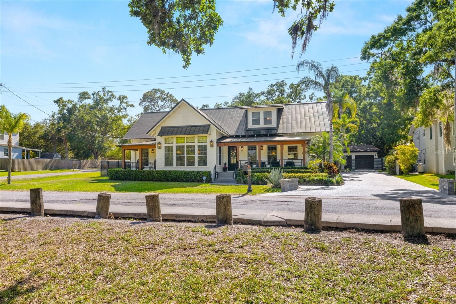 5610 N River Shore Dr photo 4