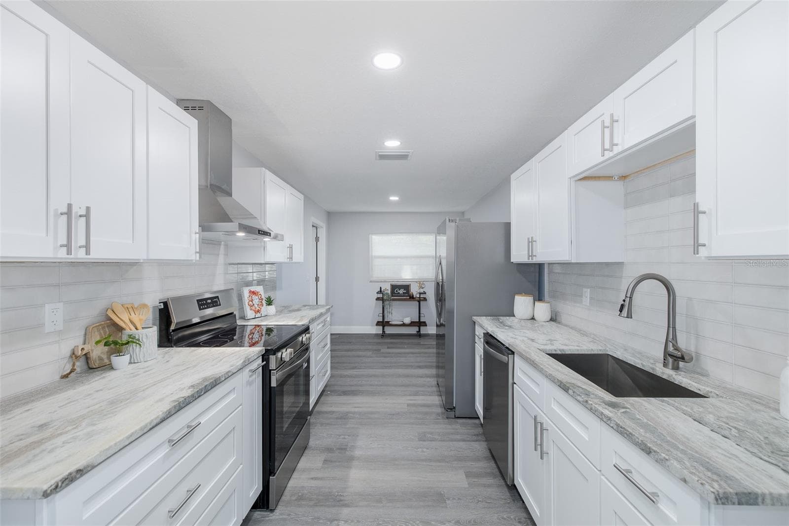 1815 Driftwood Cir S photo 4