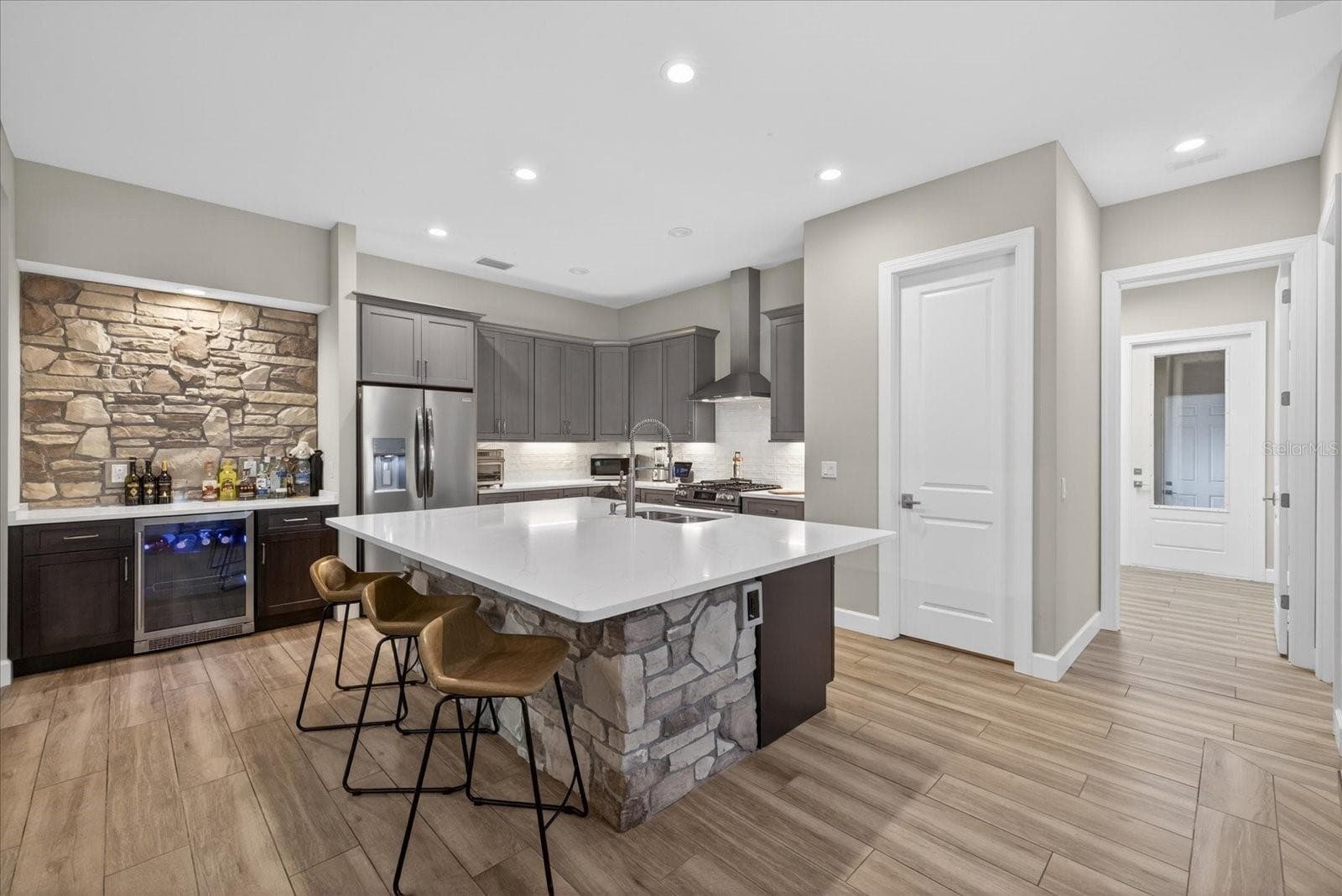 1208 Sunset Ln photo 3