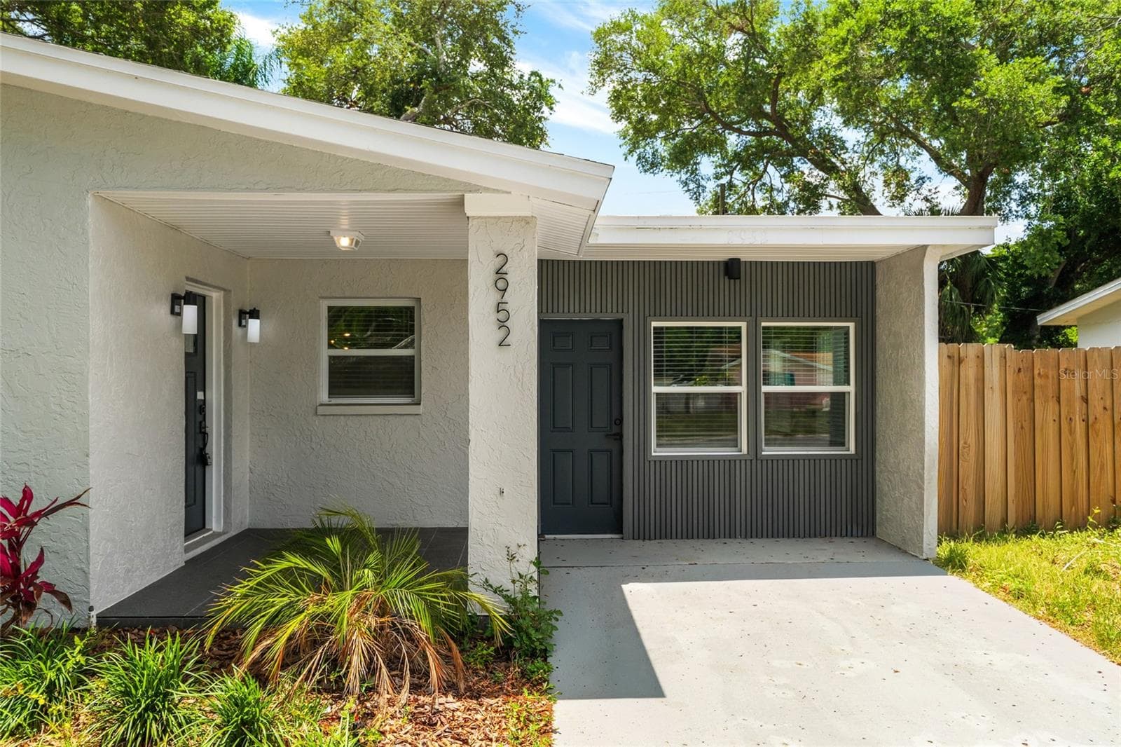 2952 Webley Dr photo 3