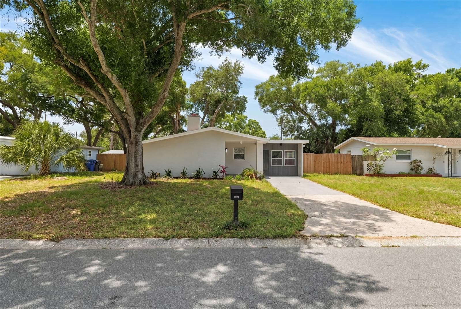 2952 Webley Dr photo 4