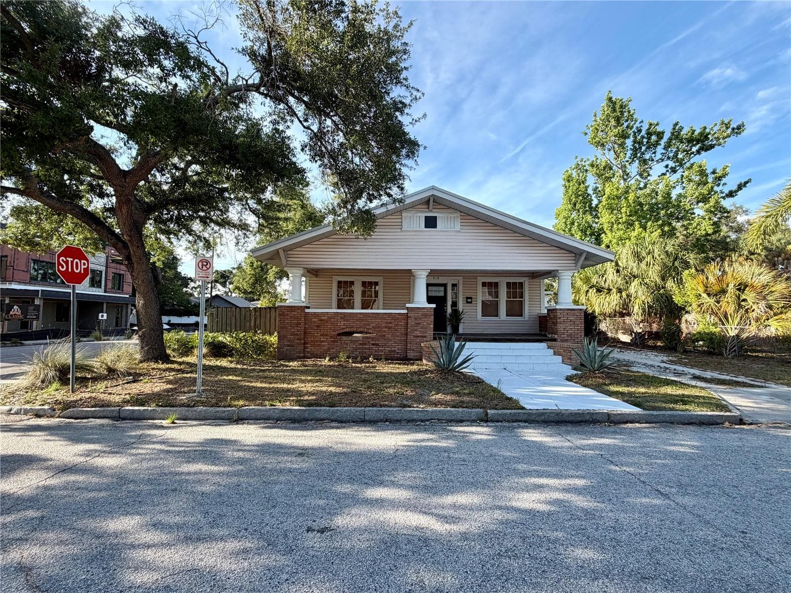 419 W Park Ave photo 2