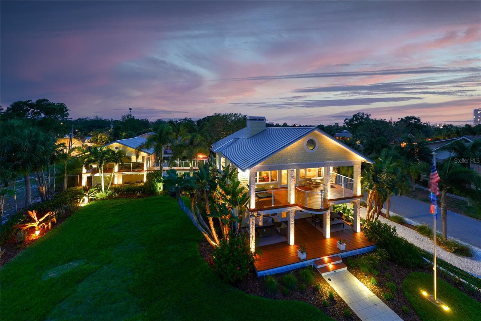 1803 Beach Dr SE photo 3
