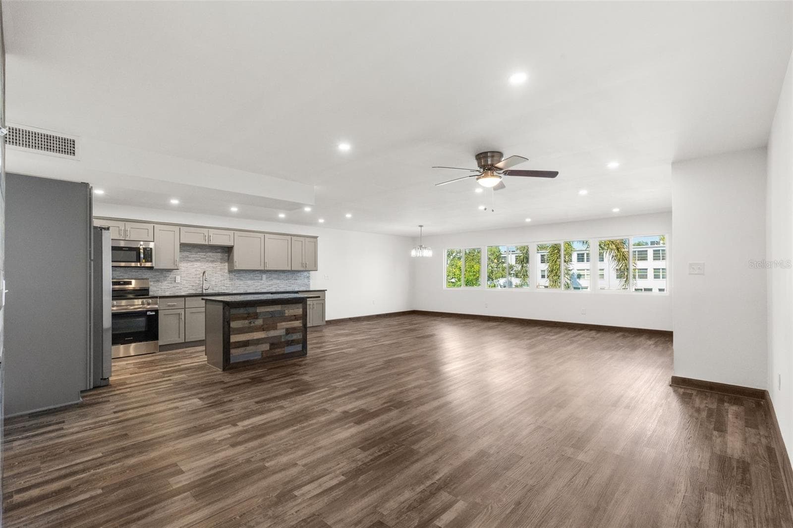 225 Country Club Dr #B221 photo 4