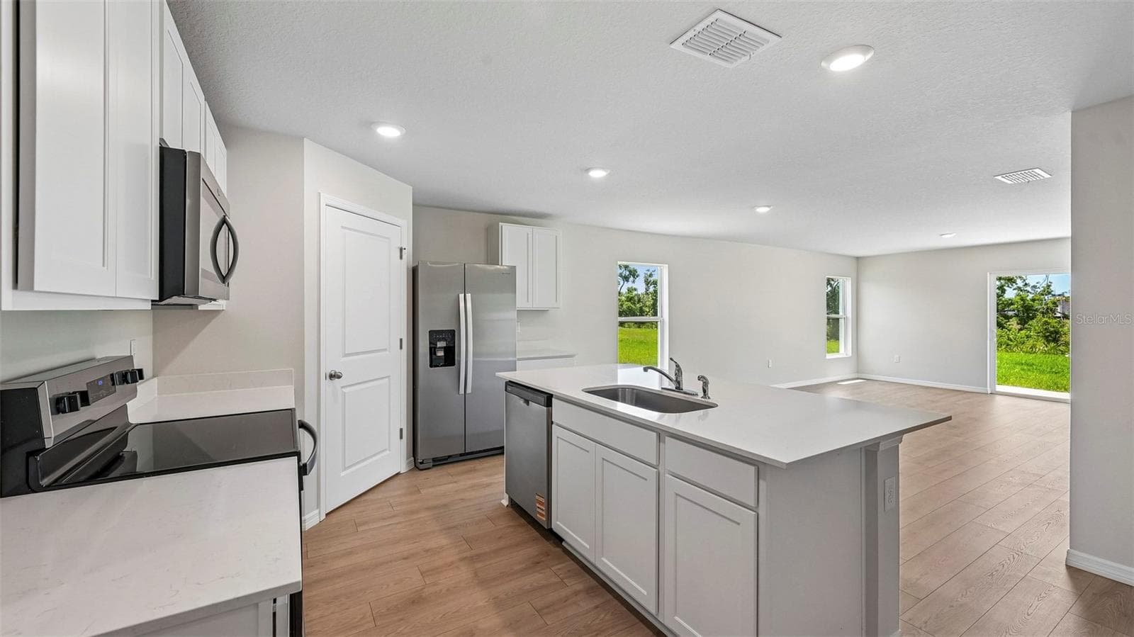 12411 Hopscotch Ave E photo 4