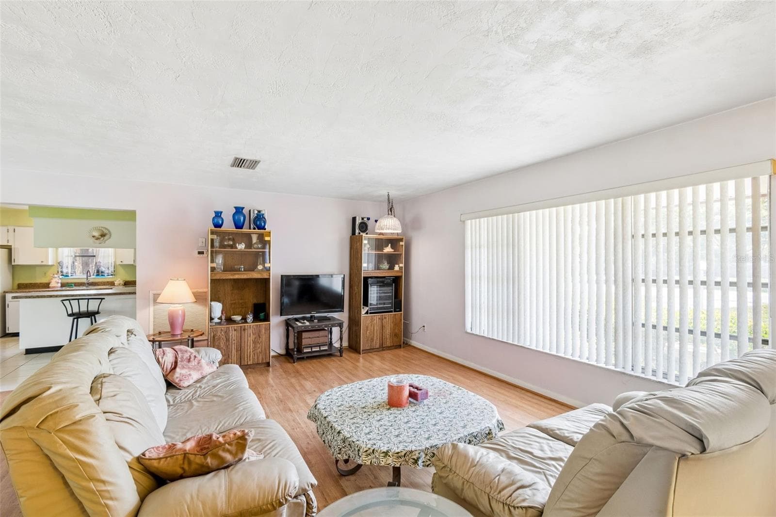 2059 Waterfall Dr photo 3