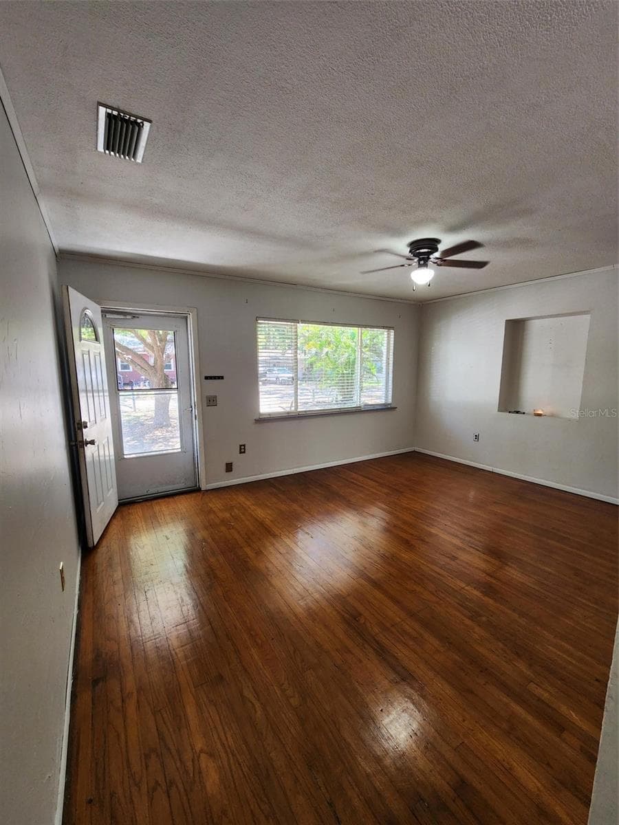 1608 Edna Ave photo 3