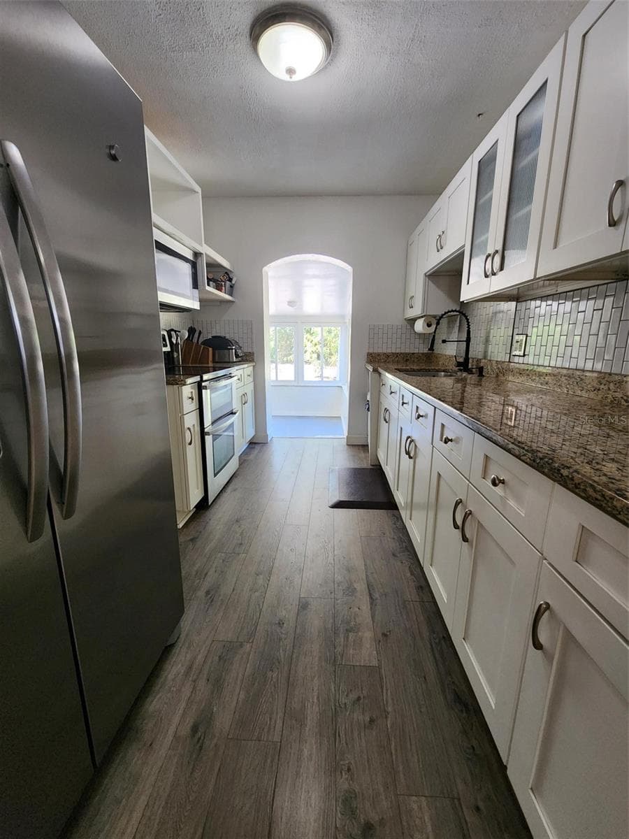 1608 Edna Ave photo 5