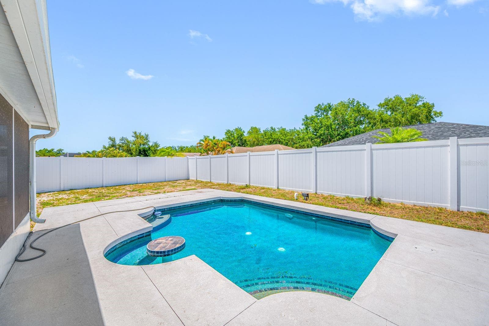 2802 93rd CT E photo 4