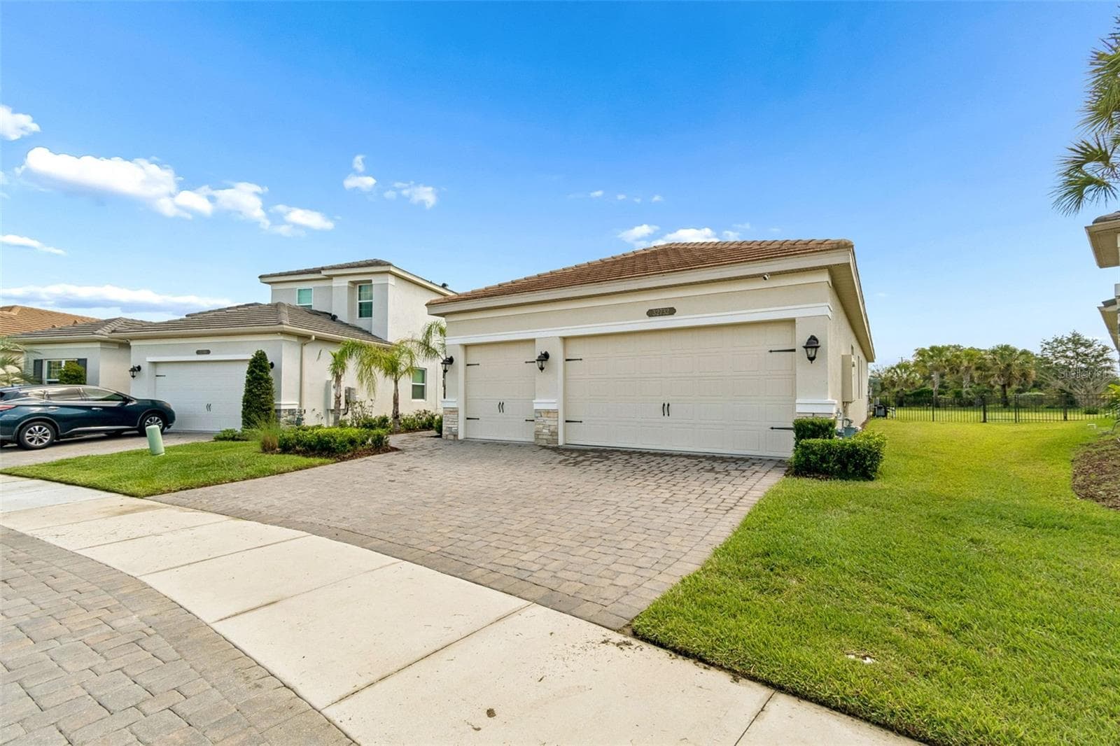 32732 Tree Of Life Ave photo 3