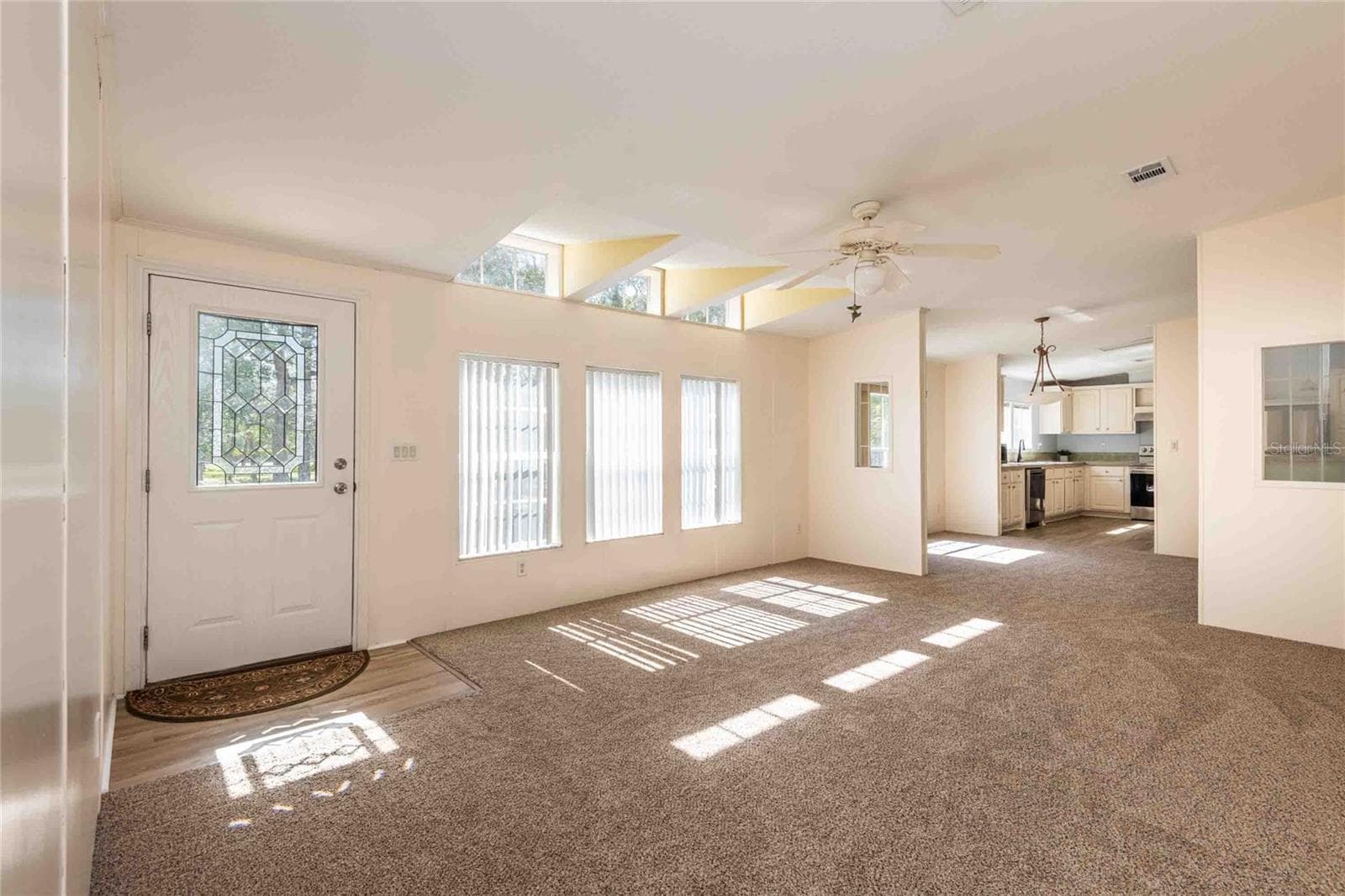 14221 Hurricane Dr photo 3