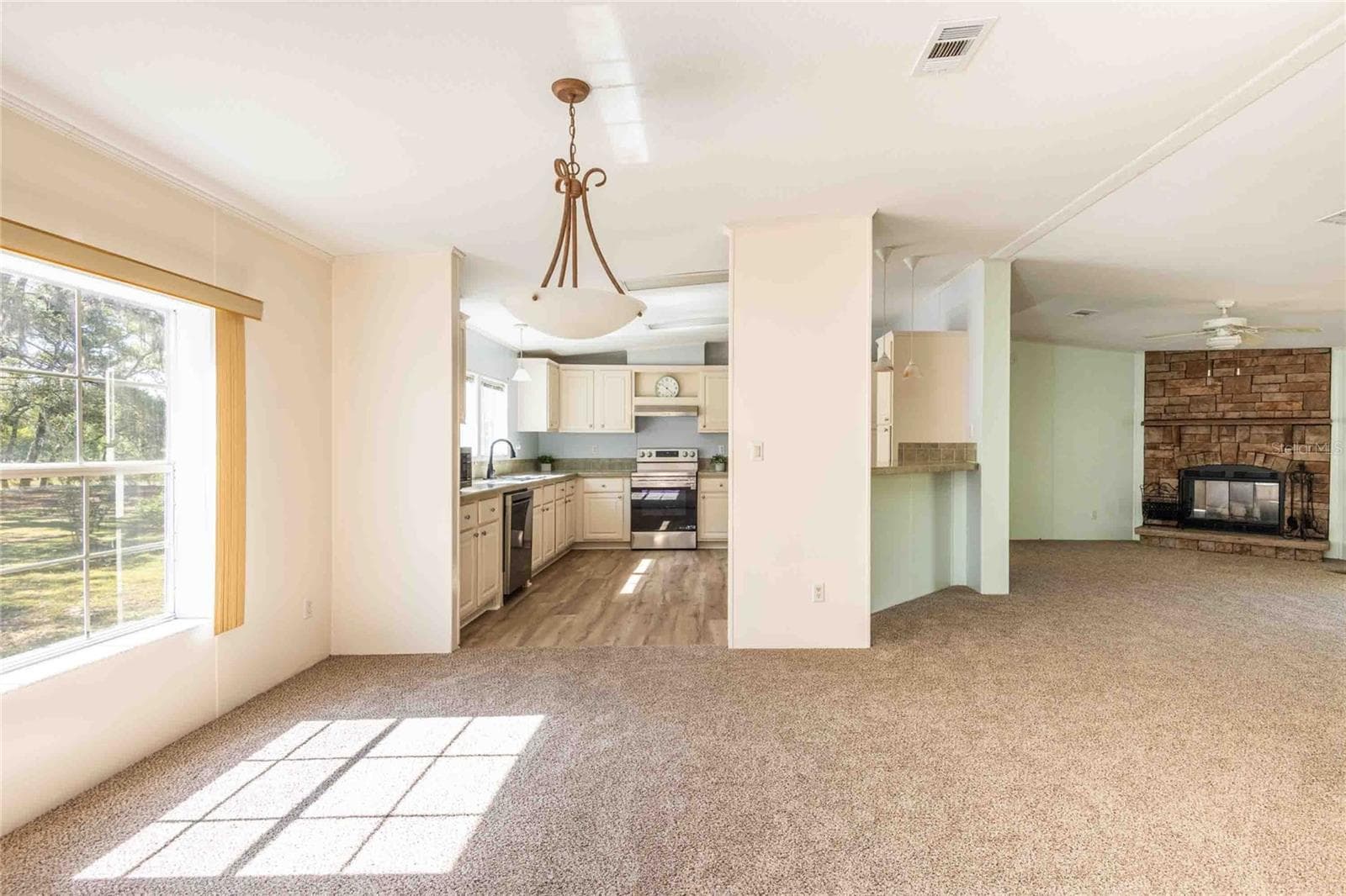 14221 Hurricane Dr photo 4