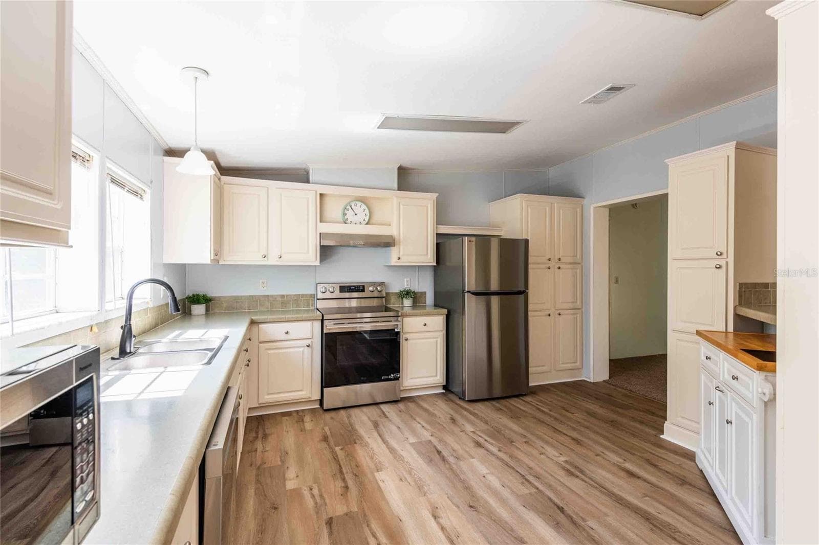 14221 Hurricane Dr photo 5