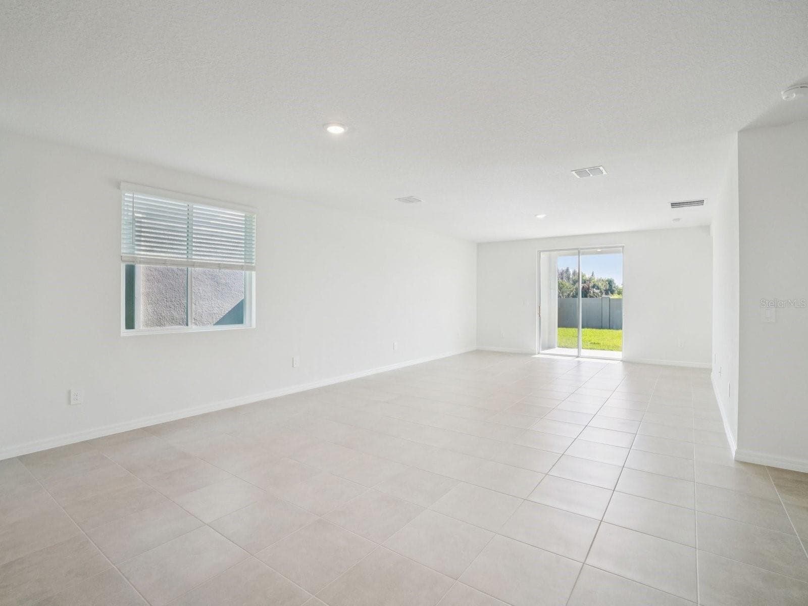 1696 Coolridge Pl photo 2