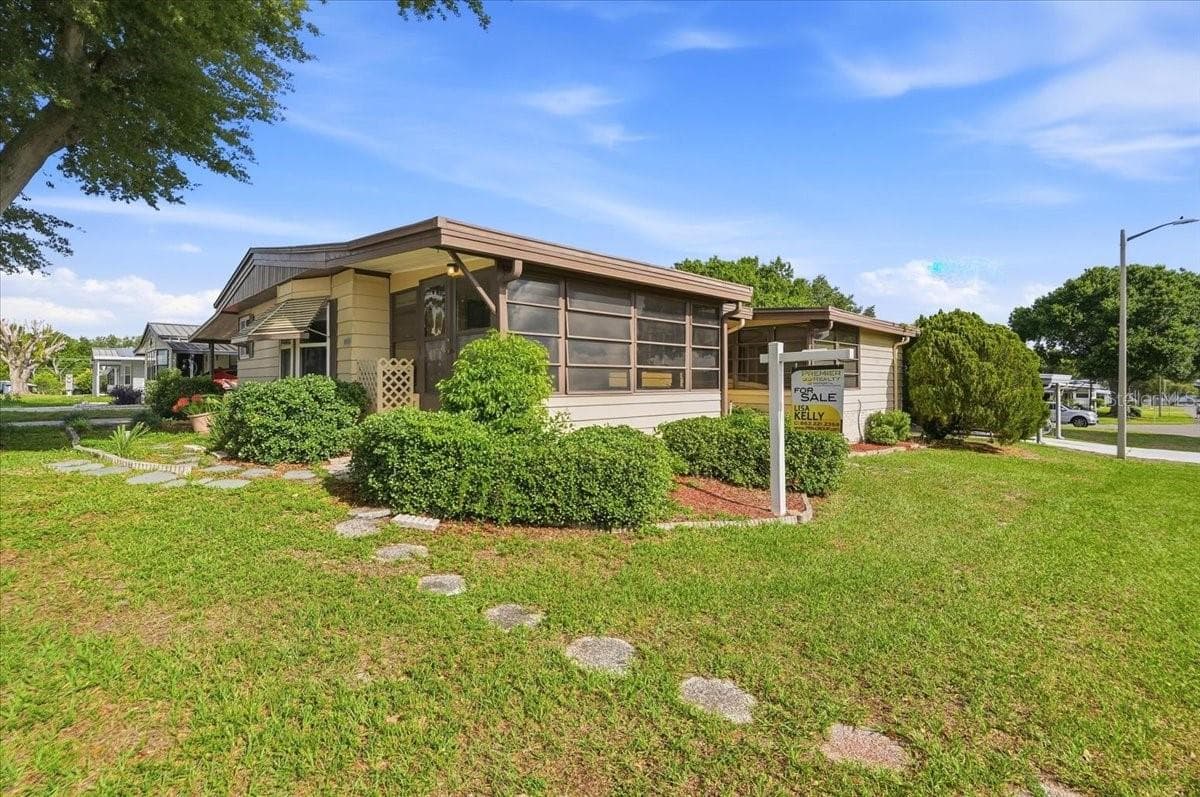 1603 Foxway Dr photo 3