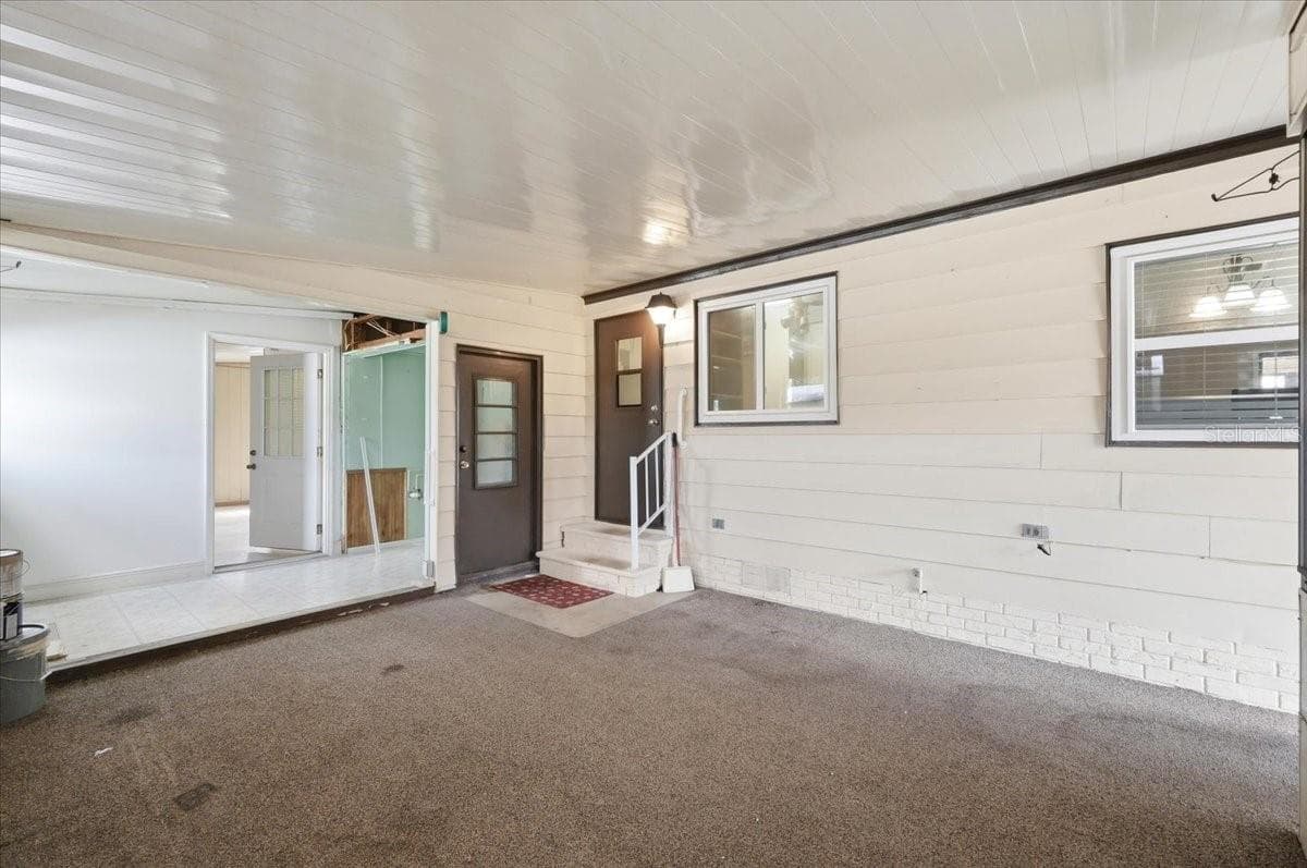 1603 Foxway Dr photo 4