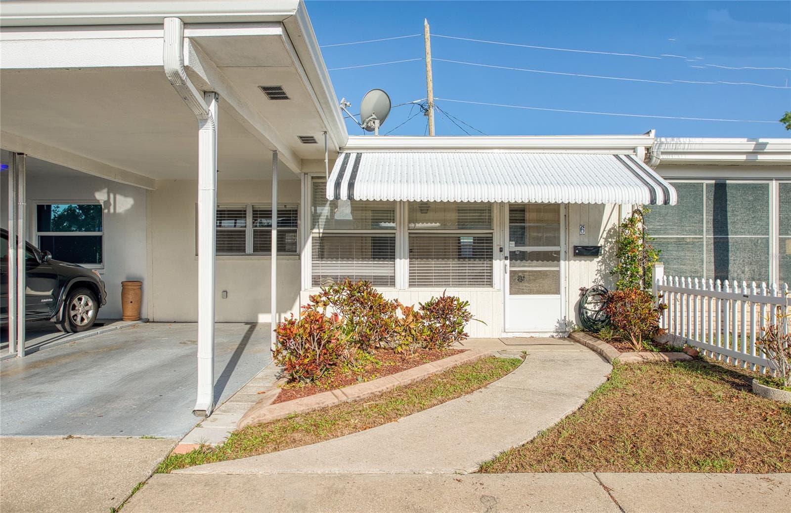 13940 Anona Heights Dr #6 photo 2